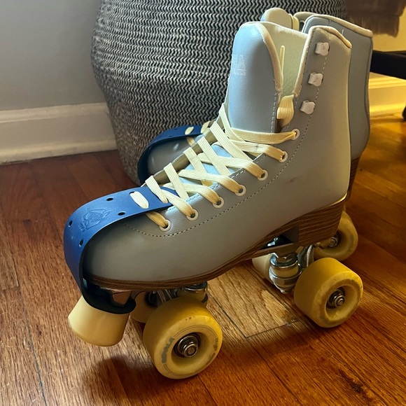 🚫🚫SOLD🚫🚫
EUC IMPALA ROLLER SKATES - BOX INCLUDED - Picture 1 of 4